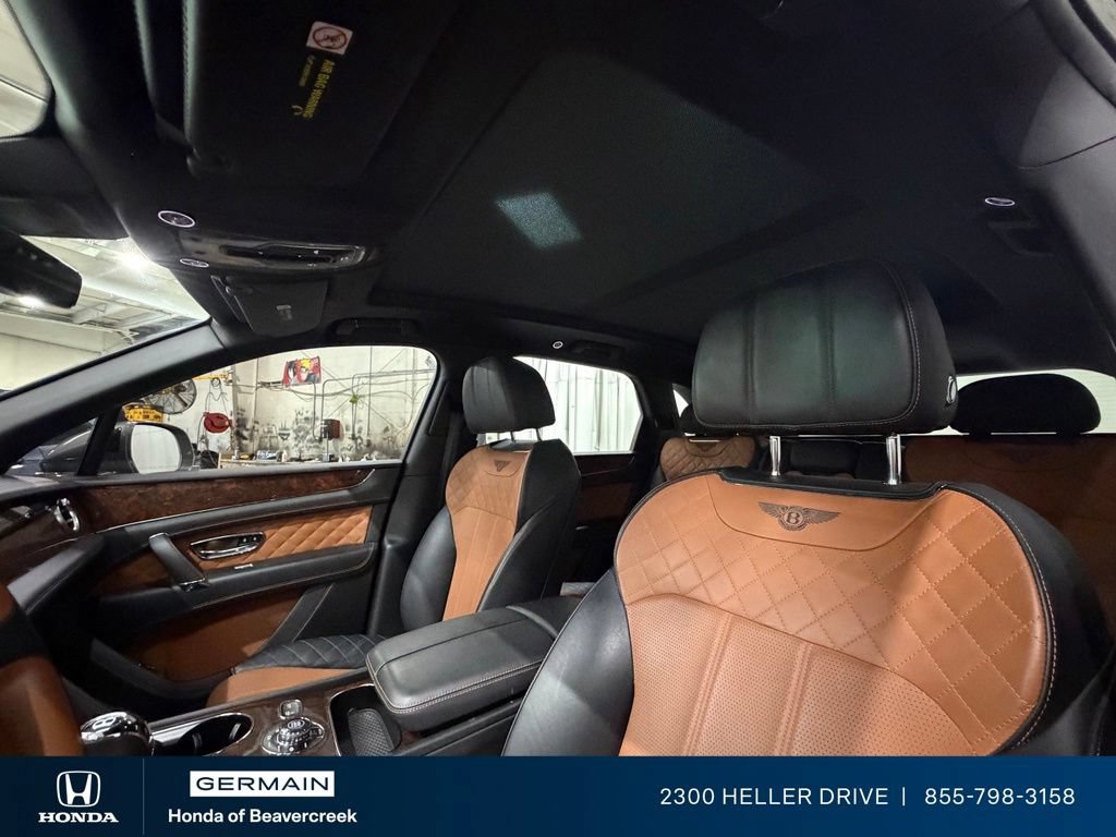 Used 2018 Bentley Bentayga AWD/4WD image 18