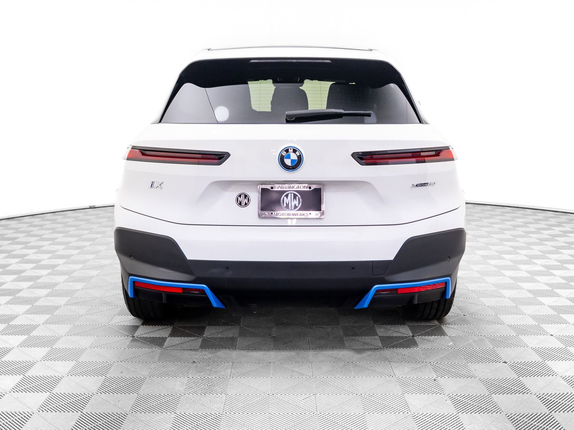 Used 2024 BMW iX xDrive50 w/ Convenience Package image 5