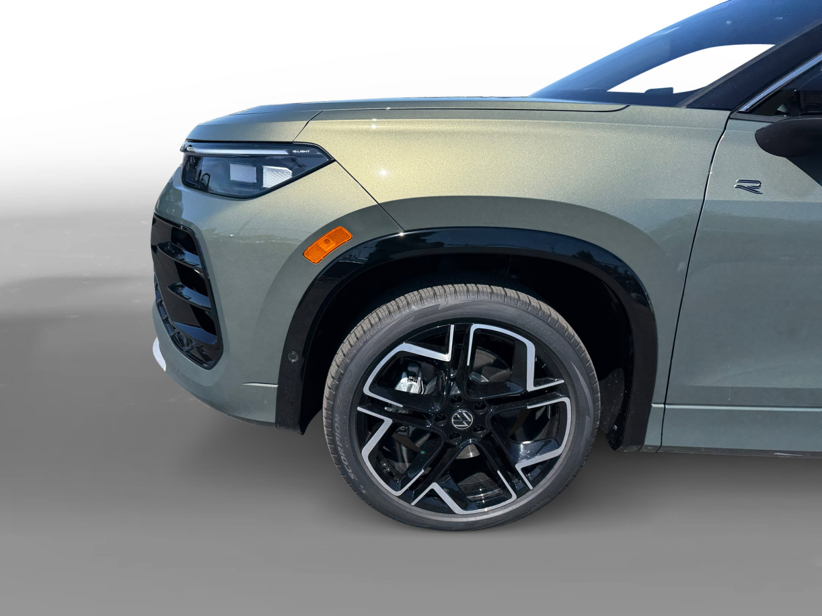 New 2026 Volkswagen Tiguan SEL R-Line AWD/4WD image 9