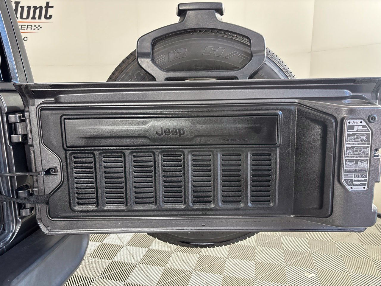 Used 2022 Jeep Wrangler Unlimited Sahara AWD/4WD image 21