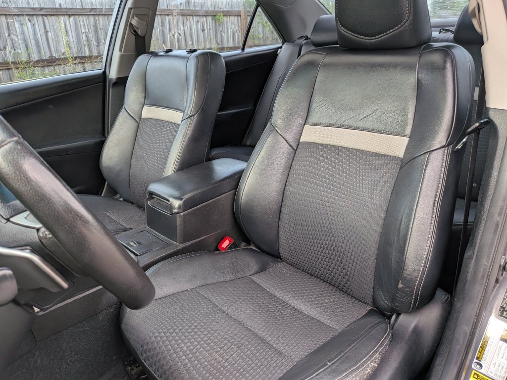 Used 2012 Toyota Camry SE FWD image 12