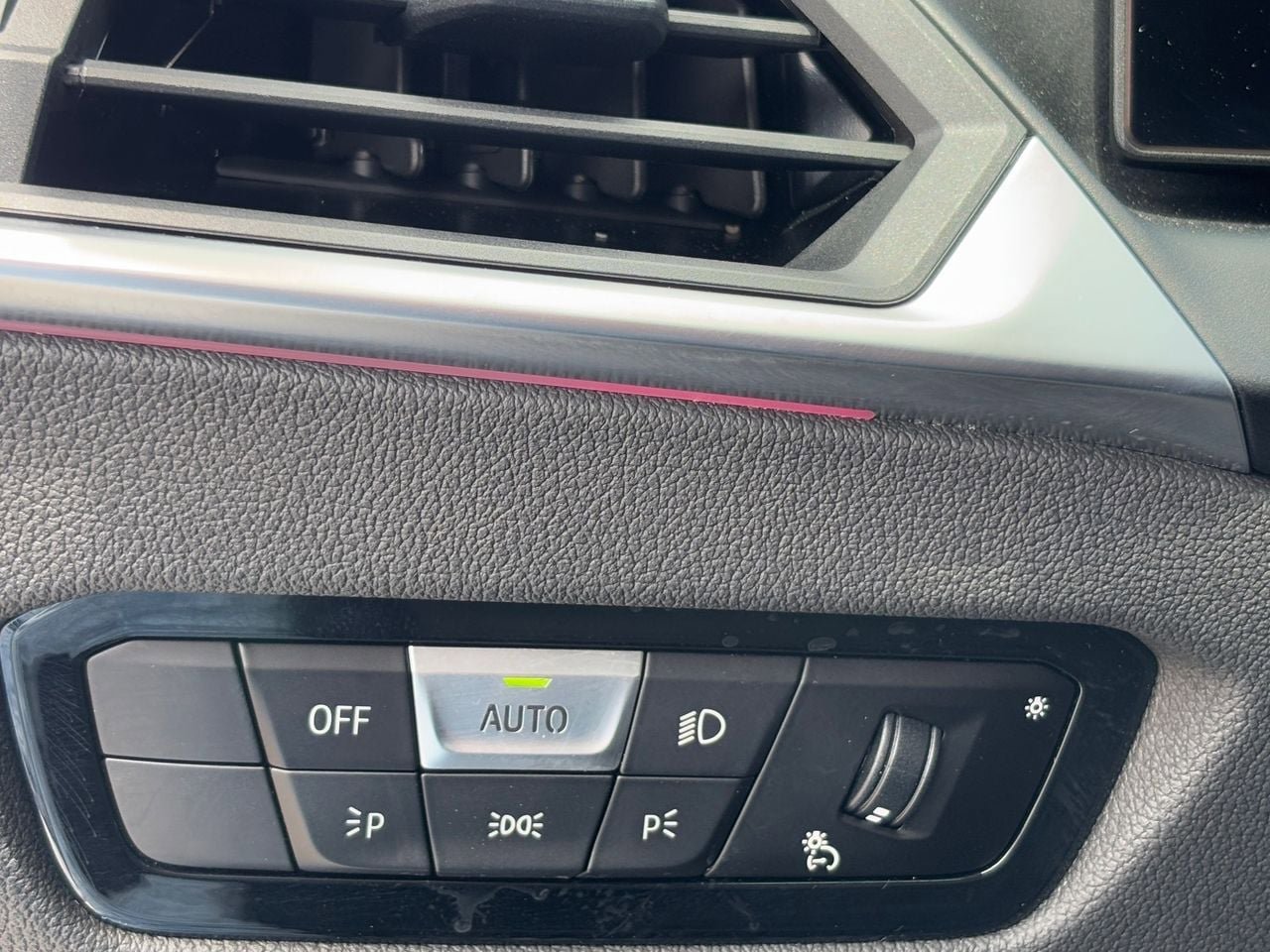 Used 2024 BMW 330i xDrive Sedan AWD/4WD image 28
