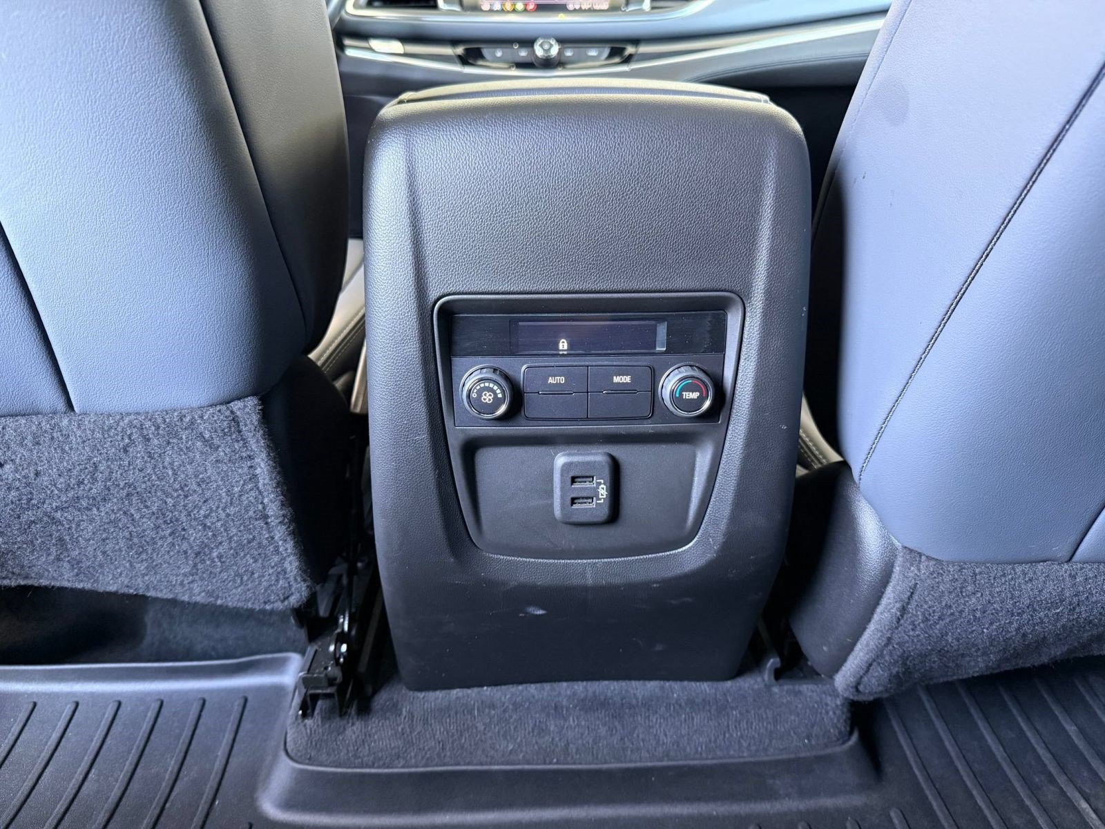 Used 2023 Buick Enclave Essence w/ Experience Buick Package FWD image 31
