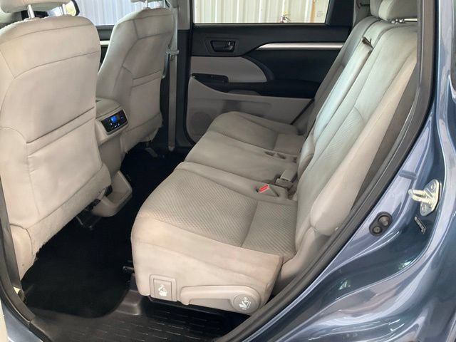 Used 2014 Toyota Highlander LE FWD image 16