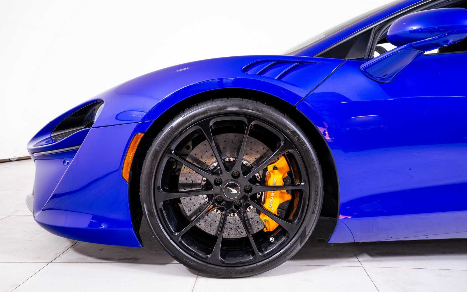 Used 2023 McLaren Artura image 12