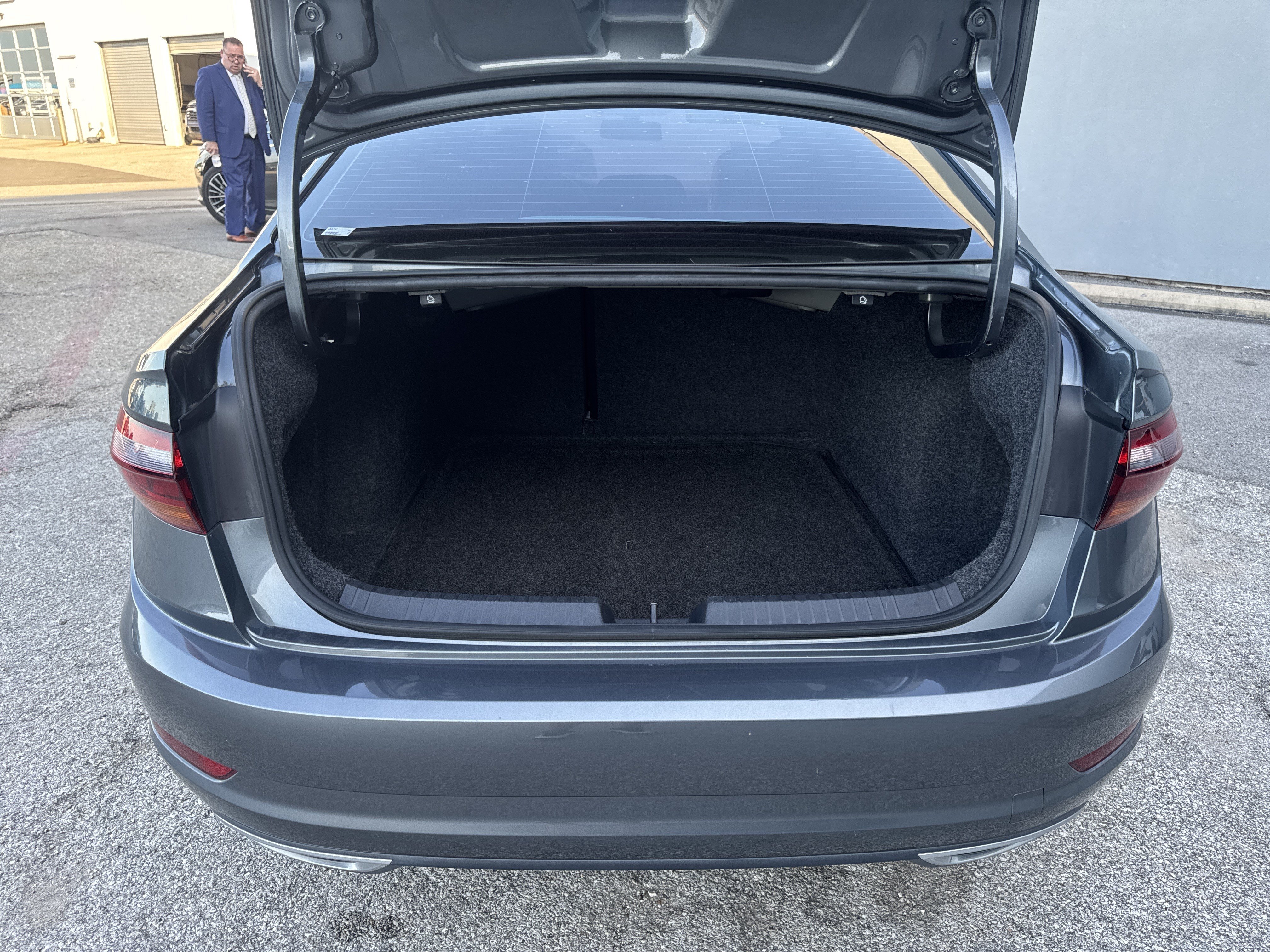 Used 2019 Volkswagen Jetta R-Line FWD image 28