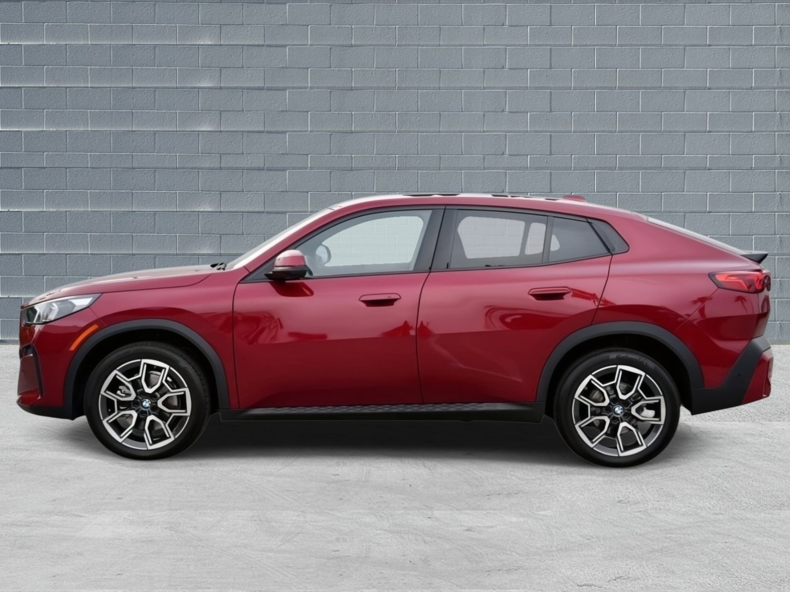 Used 2025 BMW X2 xDrive28i image 4