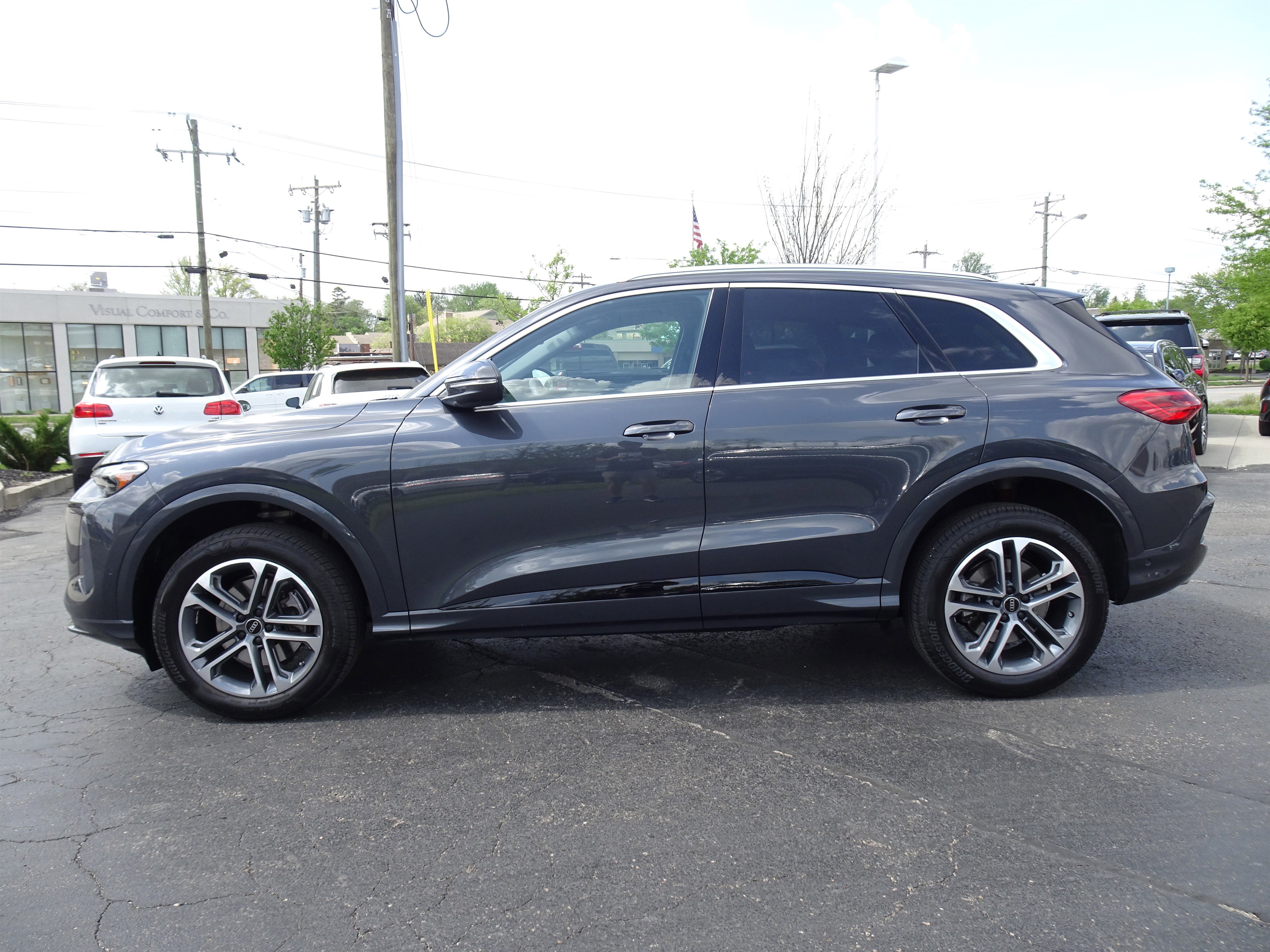 Certified 2025 Audi Q5 Premium w/ Convenience Package image 2