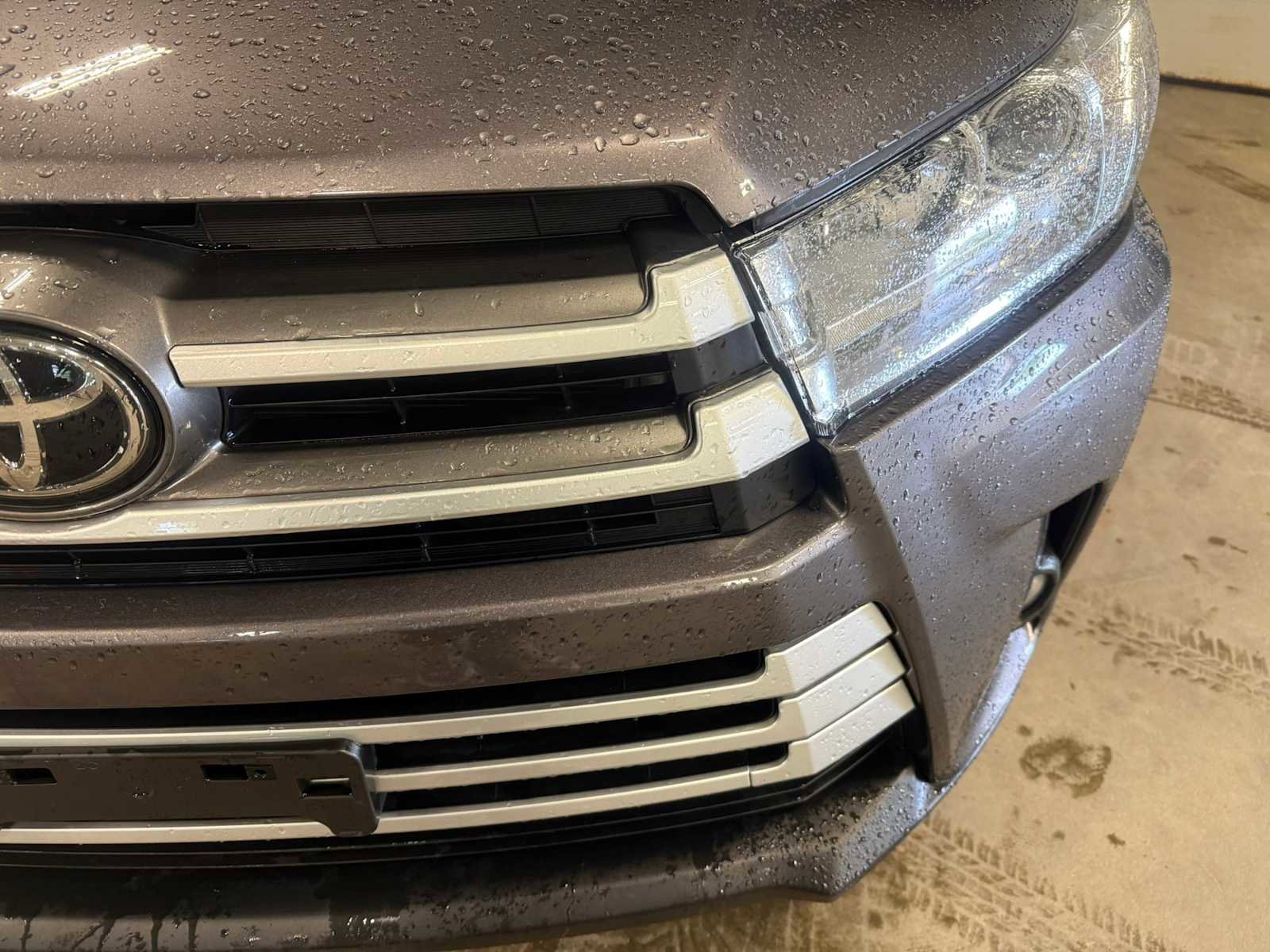 Used 2019 Toyota Highlander LE AWD/4WD image 5