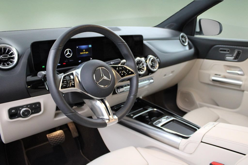 Used 2025 Mercedes-Benz GLA 250 4MATIC image 2