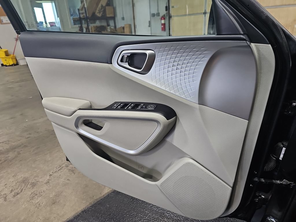 Used 2022 Kia Soul LX w/ Technology Package FWD image 26