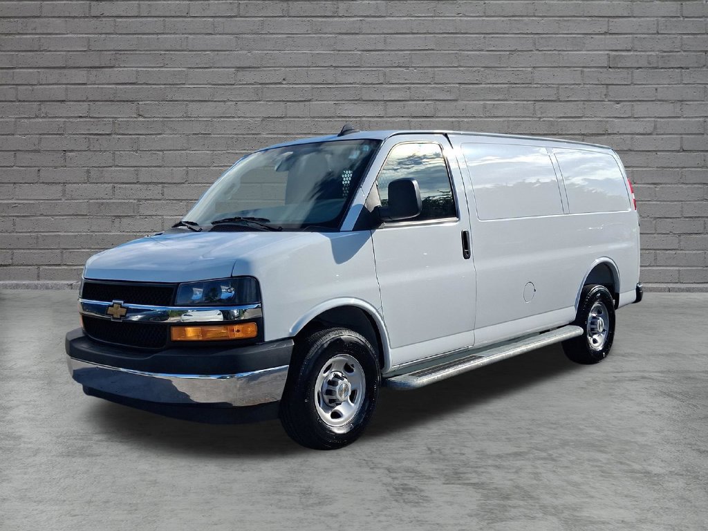Used 2025 Chevrolet Express 2500 w/ Driver Convenience Package RWD image 3
