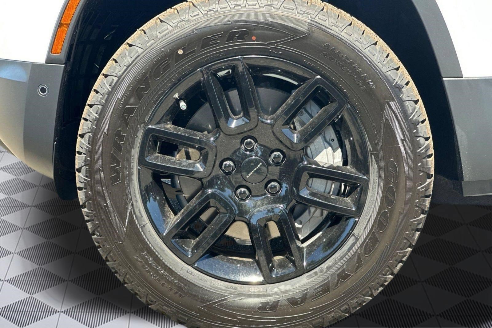 New 2026 Land Rover Defender 110 S AWD/4WD image 12