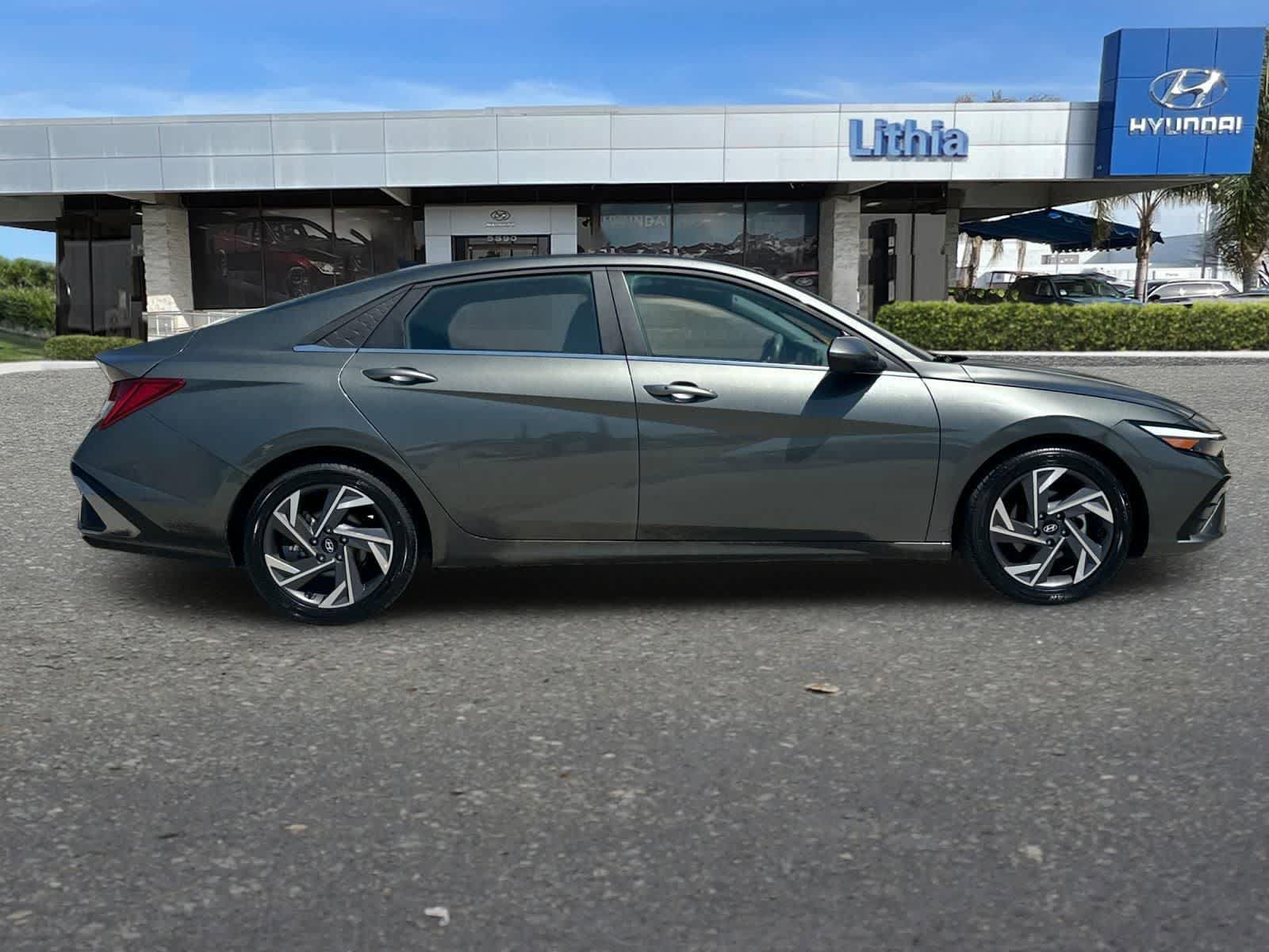 Used 2025 Hyundai Elantra SEL FWD image 9