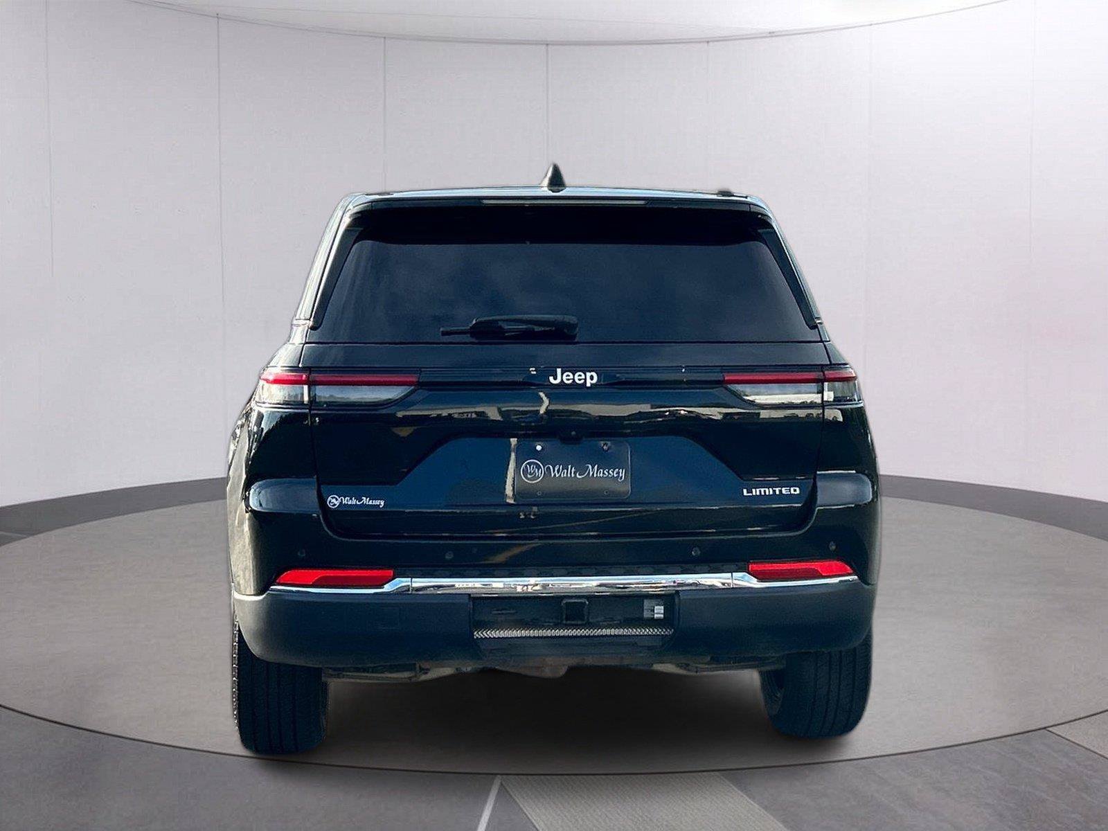 Used 2024 Jeep Grand Cherokee Limited RWD image 4