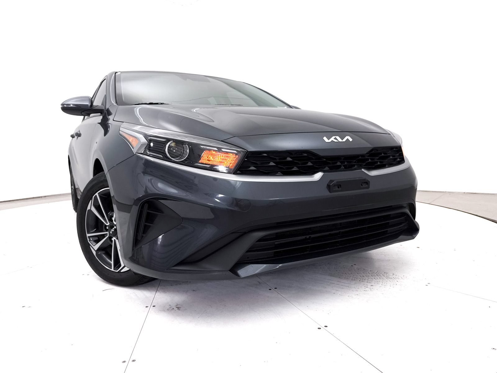 Used 2024 Kia Forte LXS w/ LXS Technology Package FWD image 5