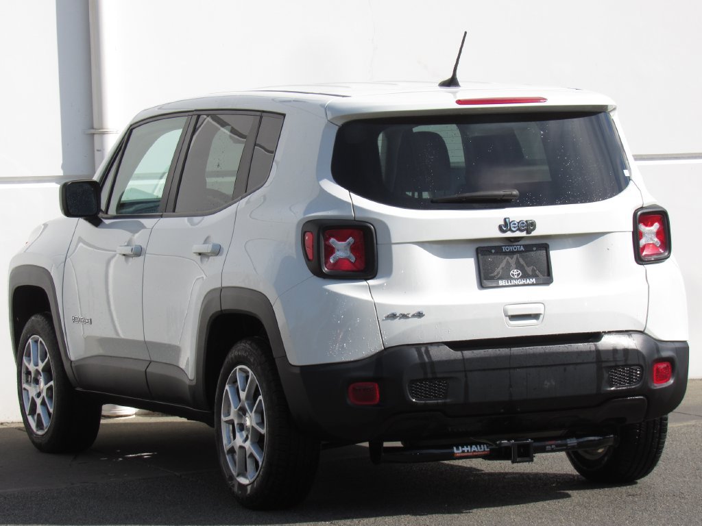 Used 2023 Jeep Renegade Latitude AWD/4WD image 5