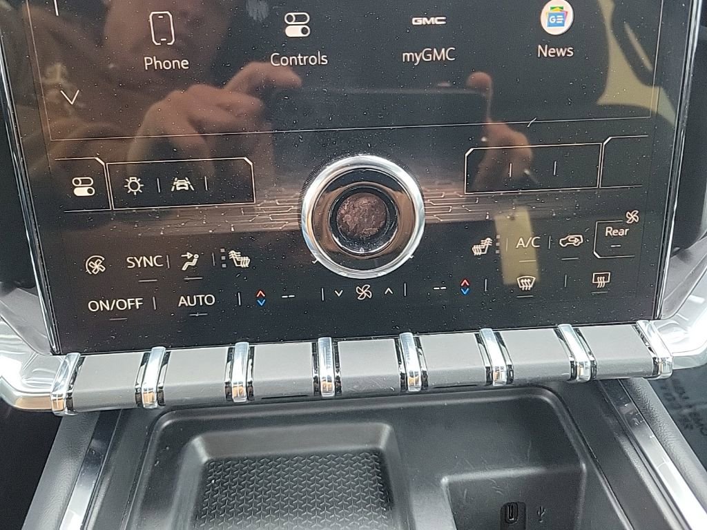 Used 2025 GMC Acadia Elevation image 12