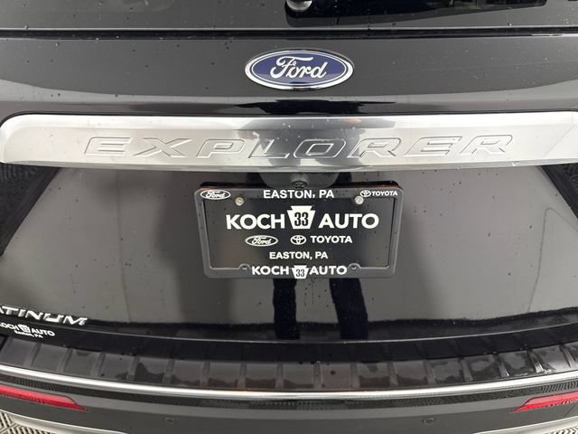 Used 2022 Ford Explorer Platinum w/ Equipment Group 601A AWD/4WD image 15