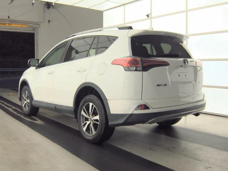 Used 2018 Toyota RAV4 XLE image 15