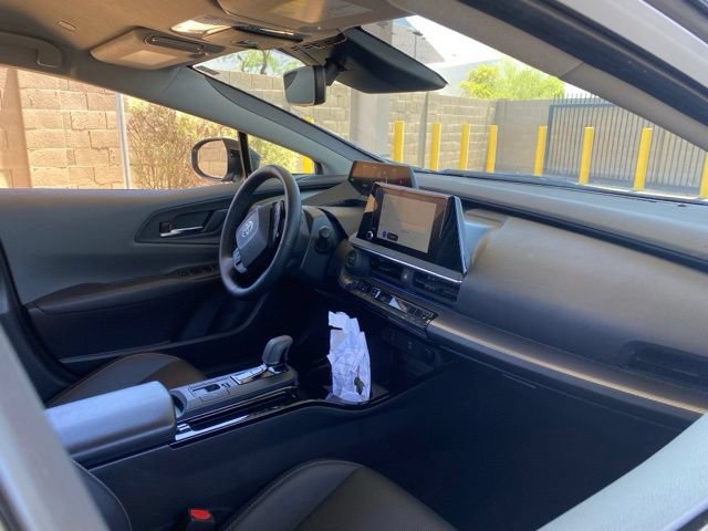 Used 2025 Toyota Prius XLE FWD image 5