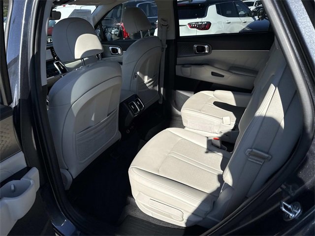 Certified 2022 Kia Sorento SX image 17