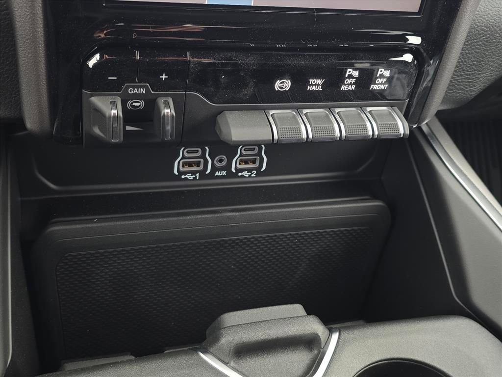 New 2026 RAM 2500 Big Horn AWD/4WD image 9