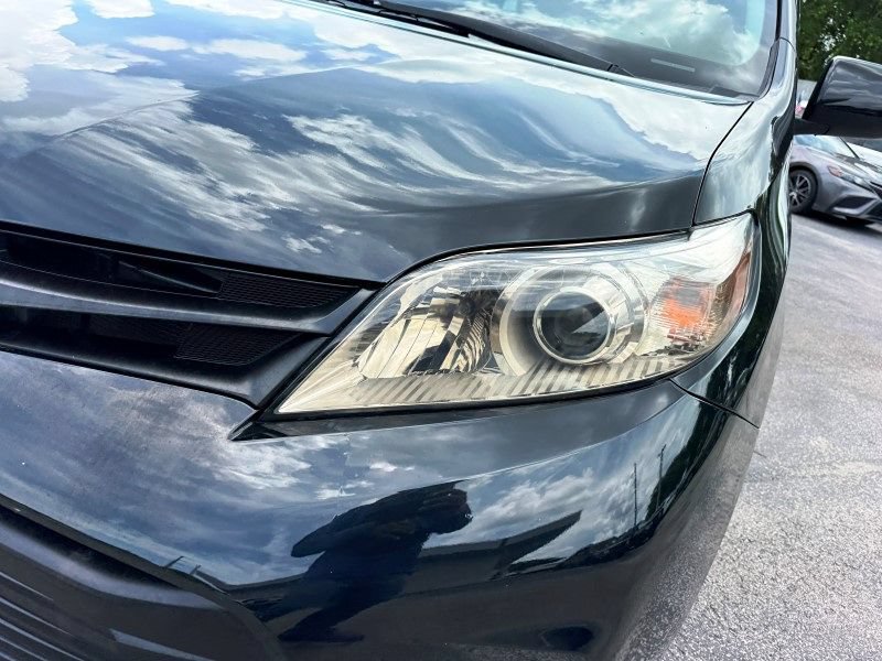 Used 2019 Toyota Sienna L FWD image 11