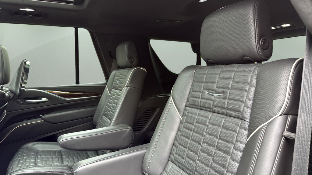 Certified 2022 Cadillac Escalade Sport Platinum w/ LPO, ONYX Package AWD/4WD image 16