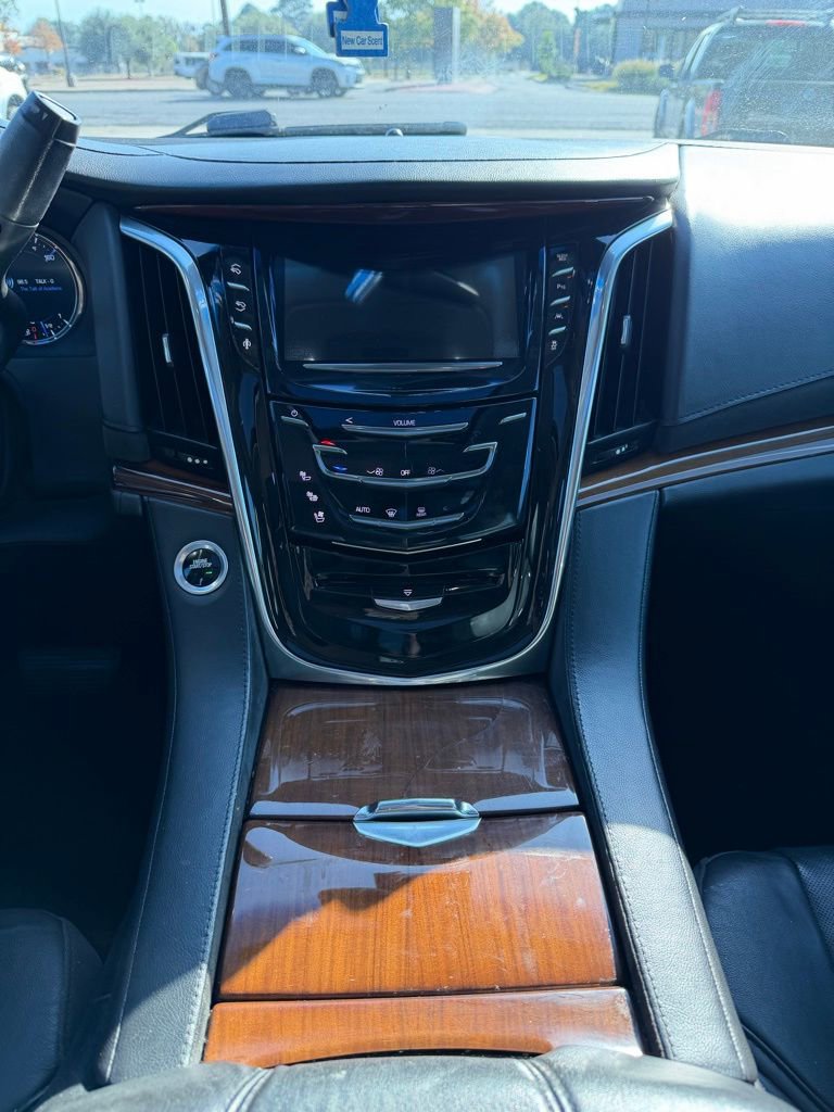 Used 2016 Cadillac Escalade ESV Luxury image 15