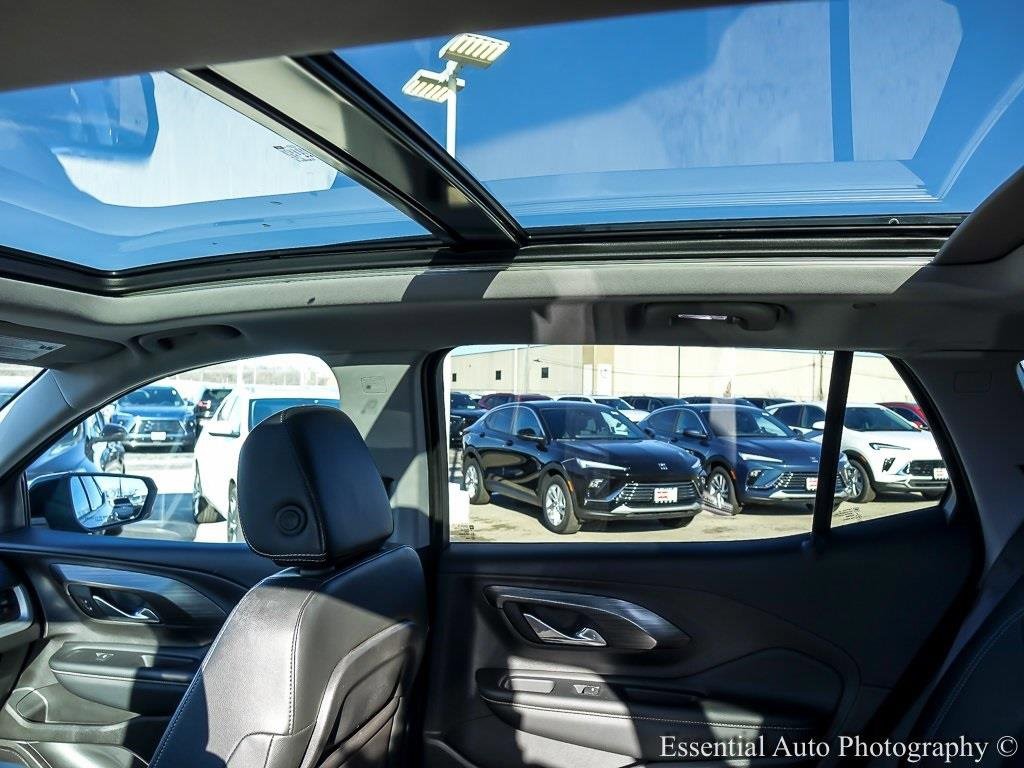 Used 2024 GMC Terrain SLT w/ Tech Package image 12