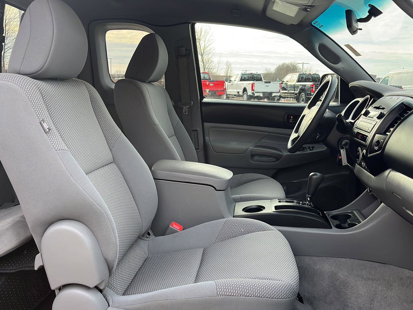 Used 2010 Toyota Tacoma Base image 16