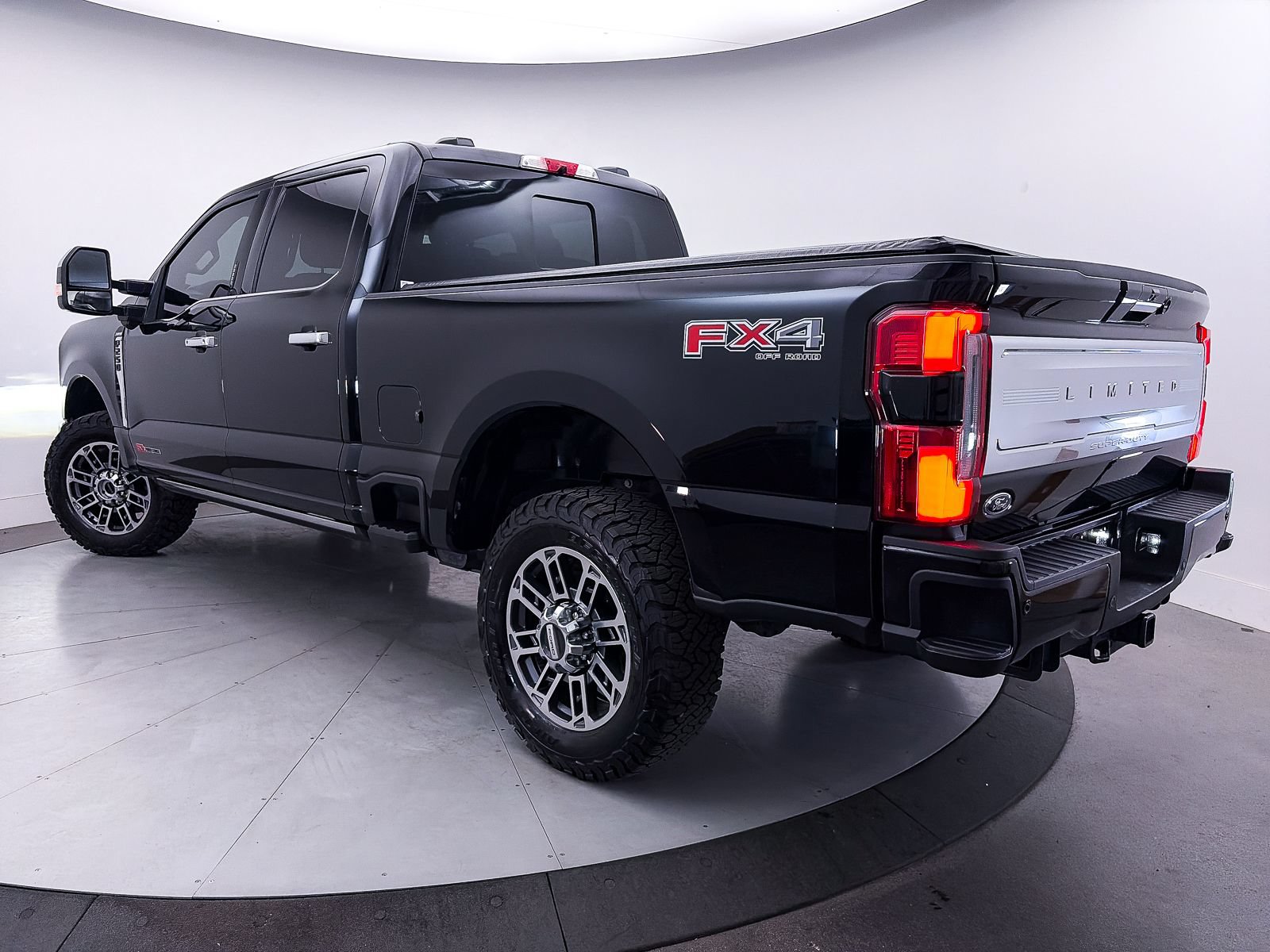 Used 2024 Ford F250 Limited w/ FX4 Off-Road Package AWD/4WD image 2