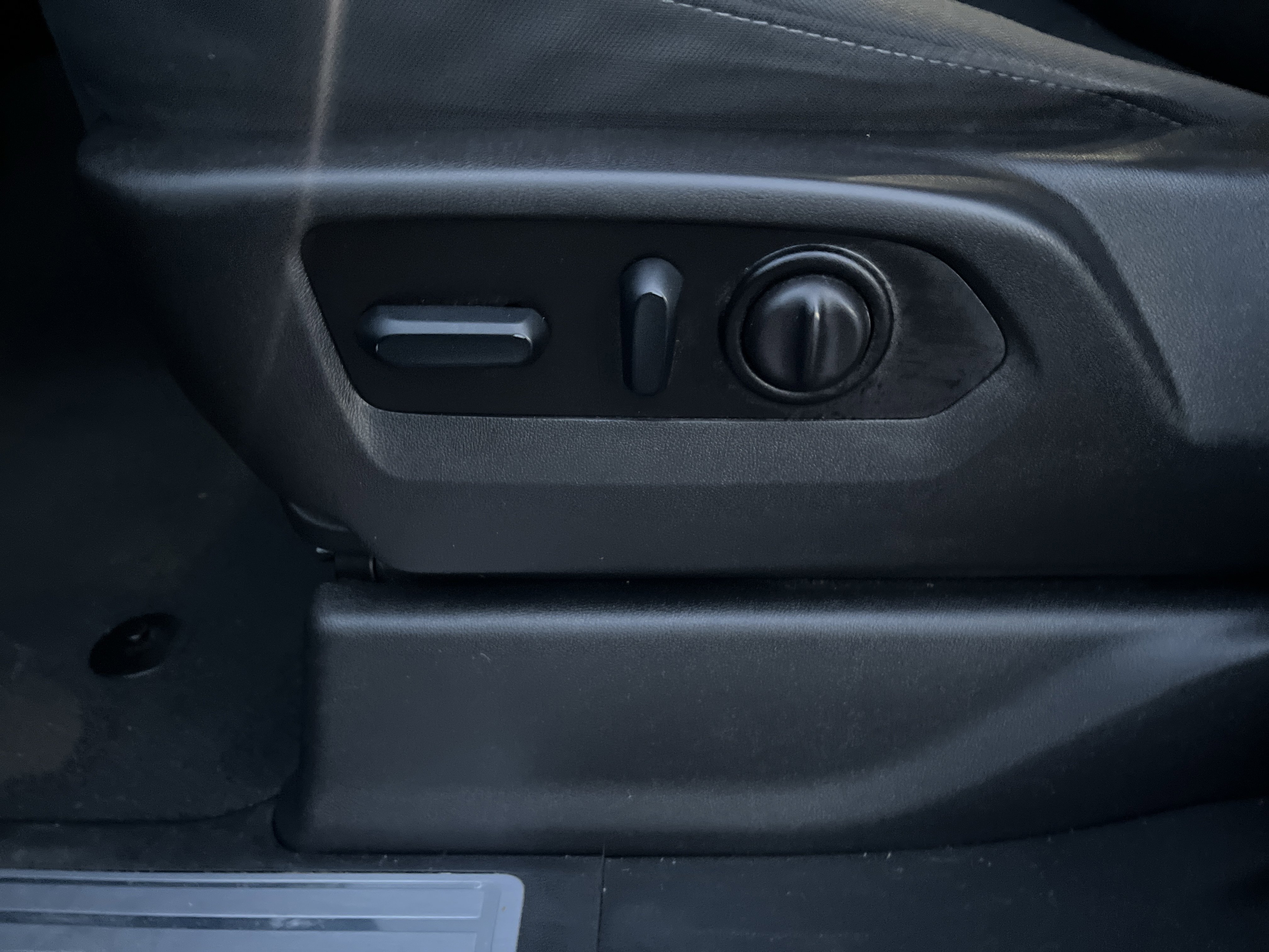 Used 2022 GMC Sierra 1500 SLE w/ X31 Off-Road Package image 10