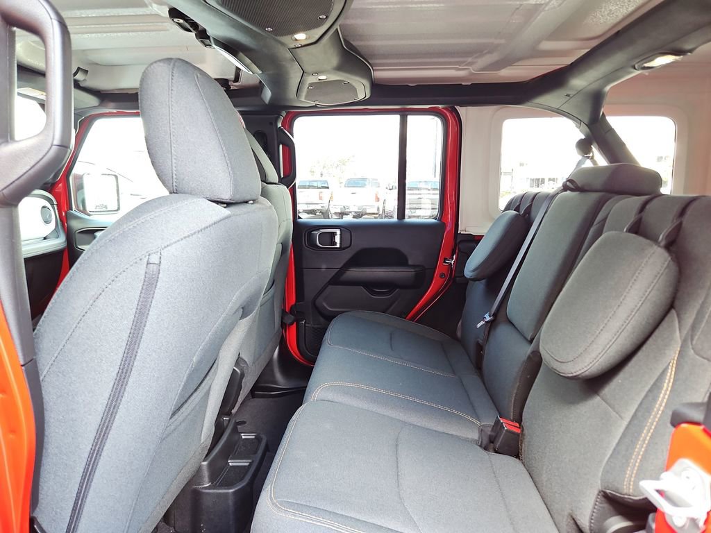 Used 2025 Jeep Wrangler Unlimited Sahara image 27