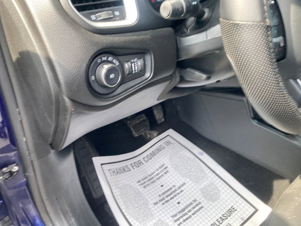 Used 2018 Jeep Renegade Latitude w/ Cold Weather Group image 17