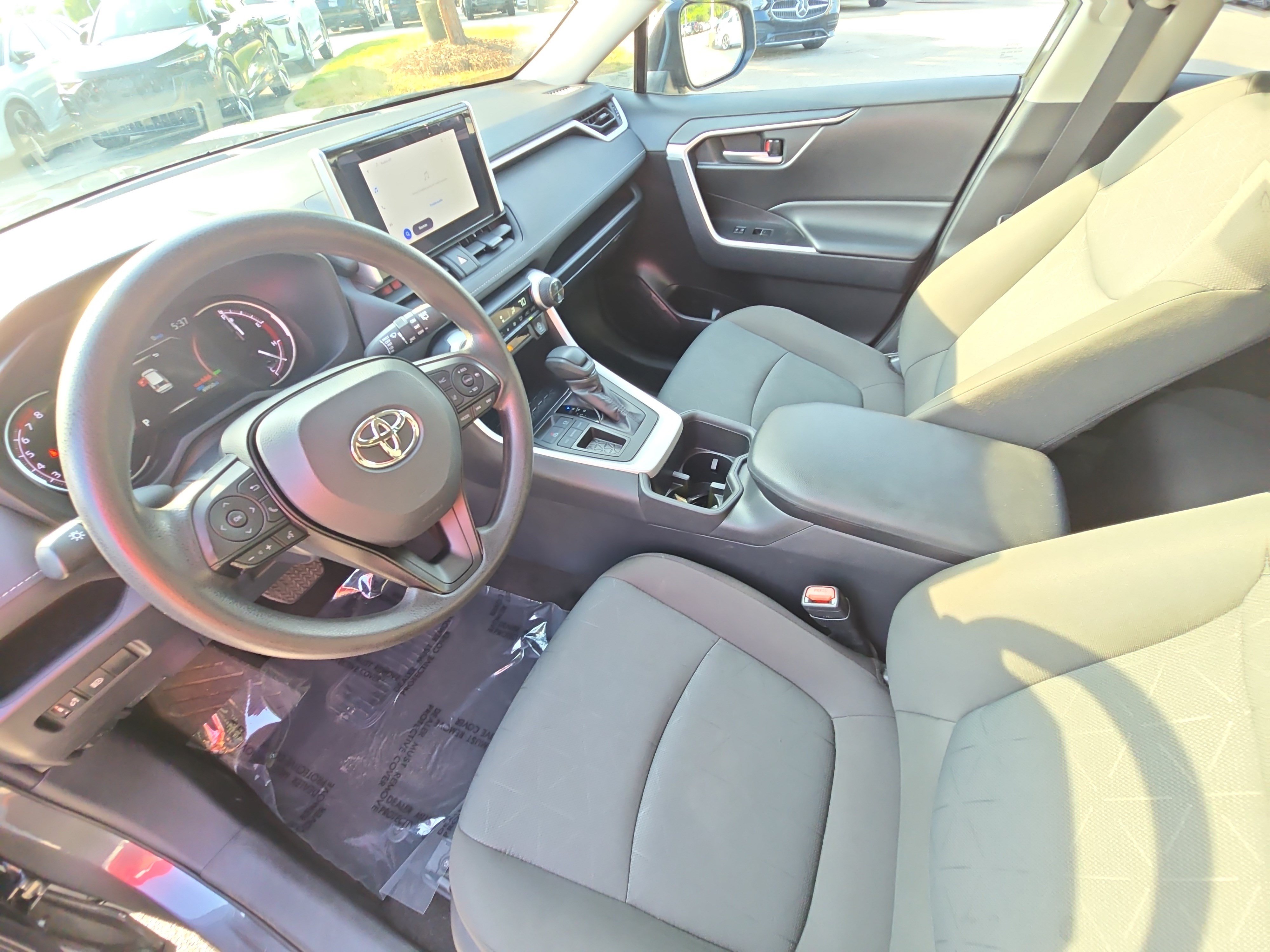 Used 2025 Toyota RAV4 XLE FWD image 15