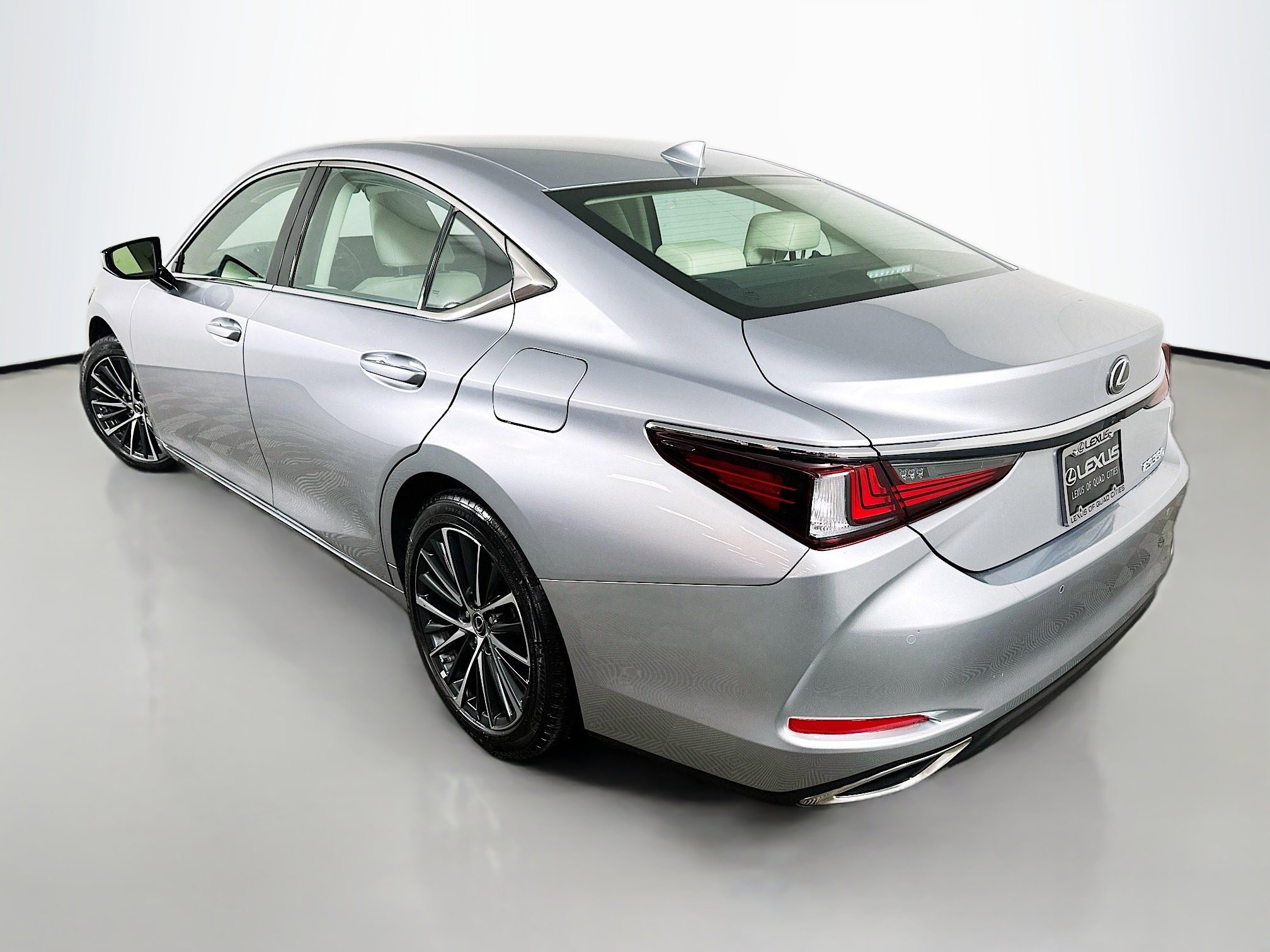 Certified 2025 Lexus ES 350 w/ Premium Package image 5