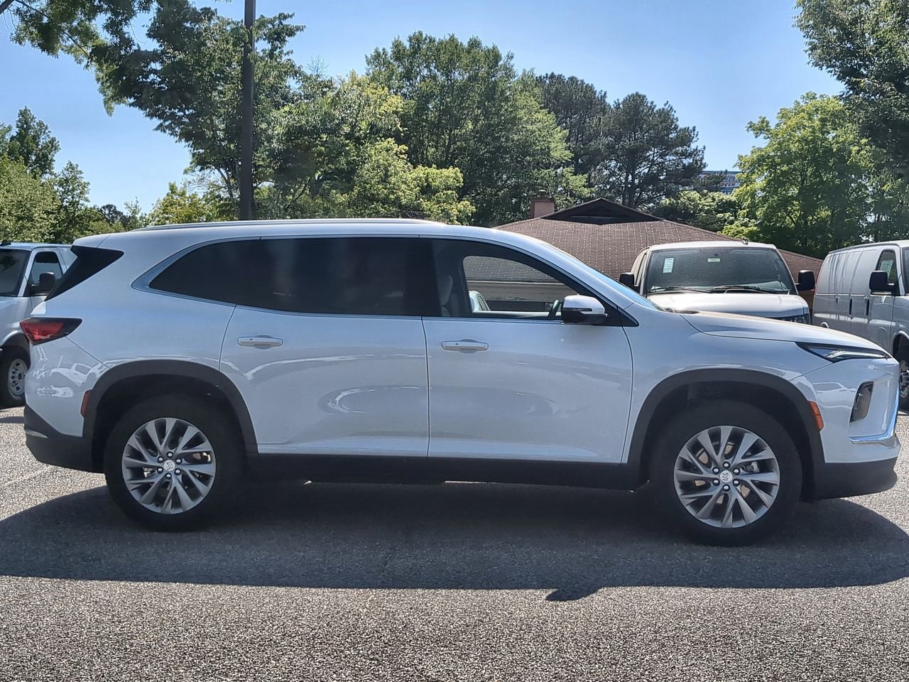 Used 2026 Buick Enclave Preferred w/ Power Package FWD image 9