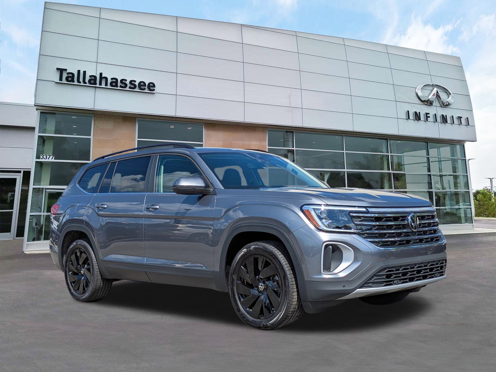 Used 2024 Volkswagen Atlas SE w/ Panoramic Sunroof Package