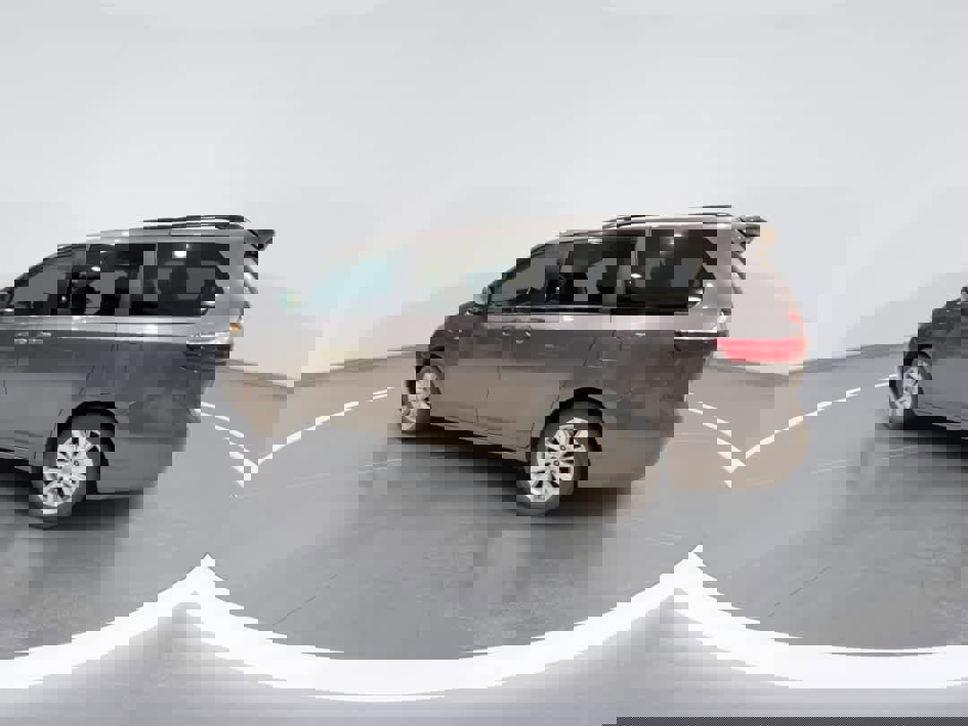 Used 2017 Toyota Sienna XLE image 6