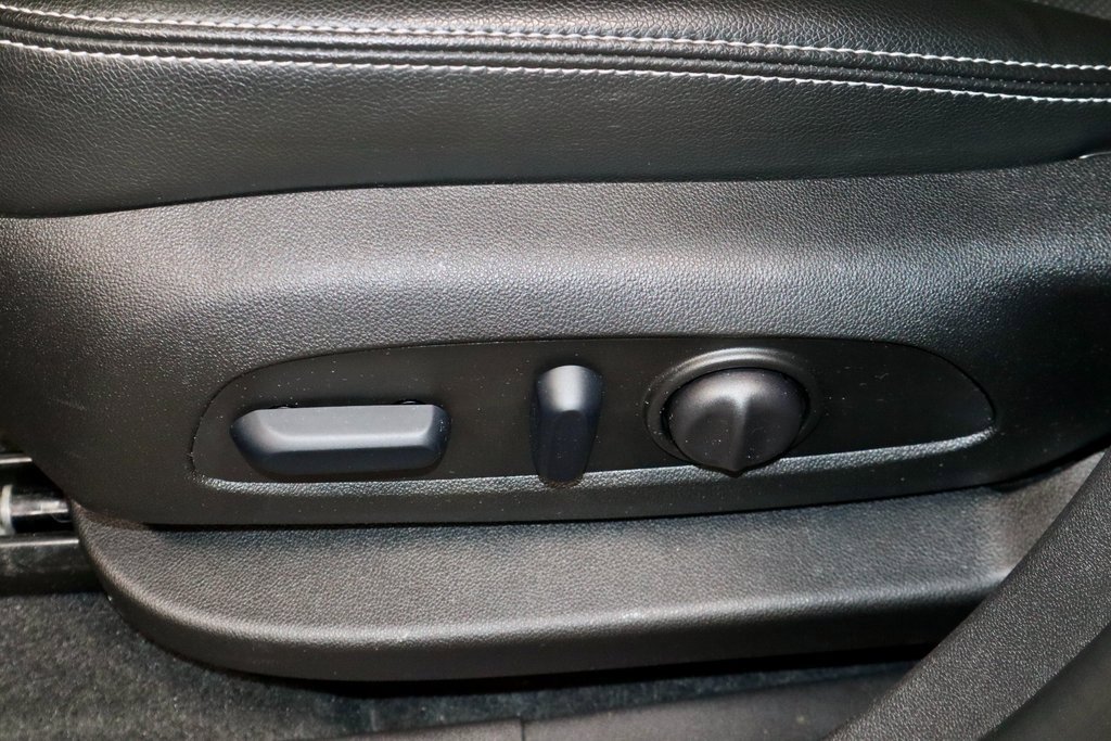 Used 2024 GMC Terrain SLT image 25