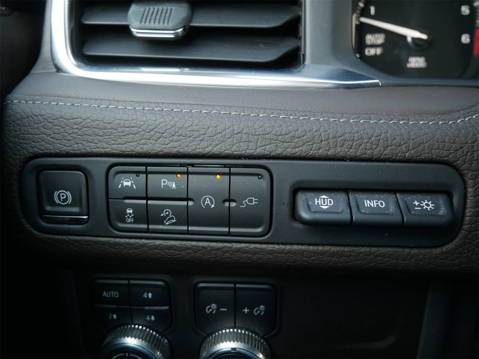 Used 2021 GMC Yukon Denali w/ Denali Premium Package image 27