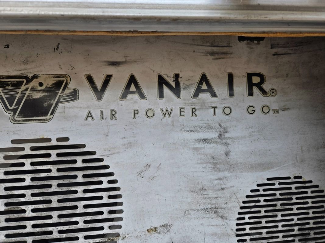 Used 2016 Ford F550 2WD Regular Cab Super Duty image 12