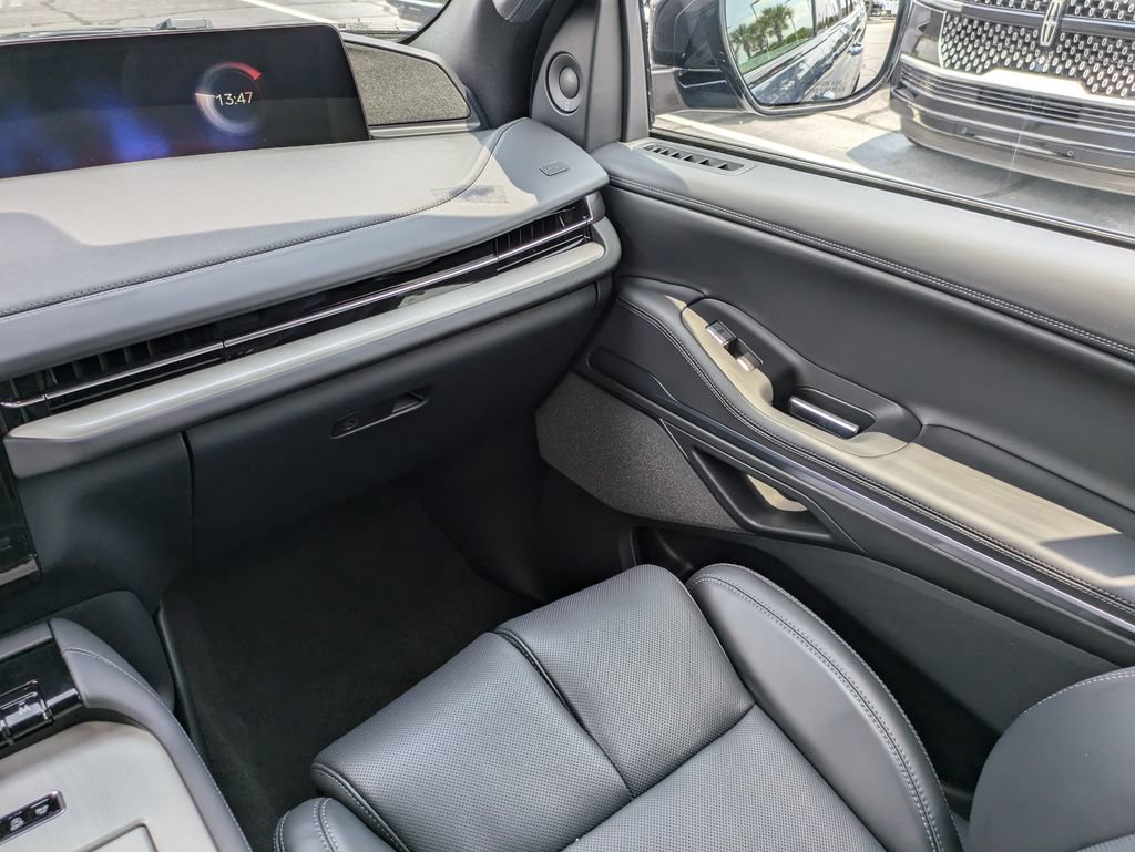 New 2027 Lincoln Navigator Reserve w/ Jet Appearance Package RWD image 17