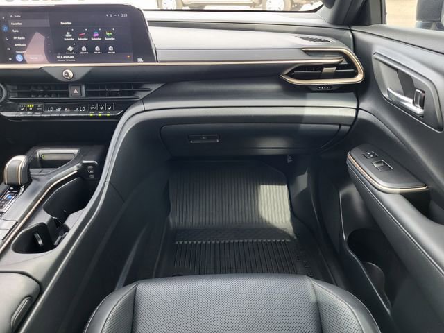 Used 2023 Toyota Crown Limited AWD/4WD image 26