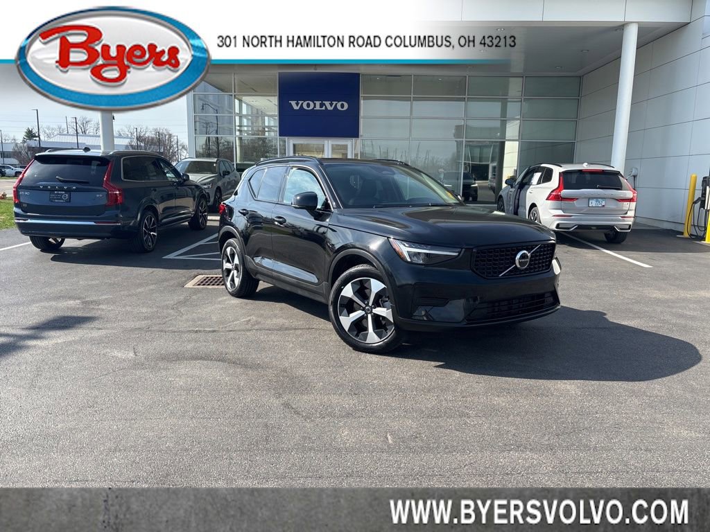 Used 2024 Volvo XC40 B5 Core