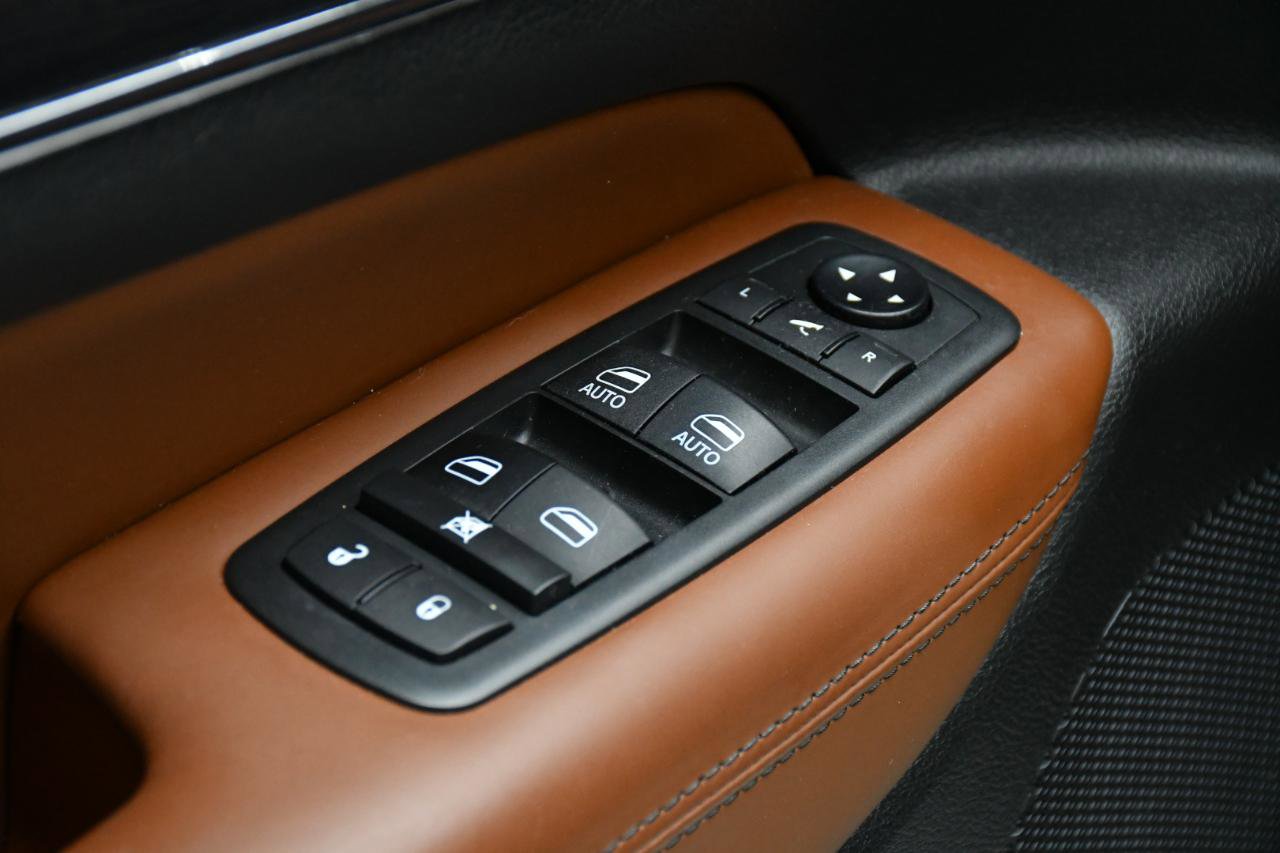 Used 2021 Jeep Grand Cherokee Overland AWD/4WD image 15