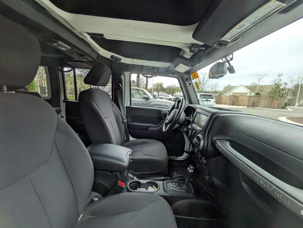 Used 2015 Jeep Wrangler Unlimited Willys image 9