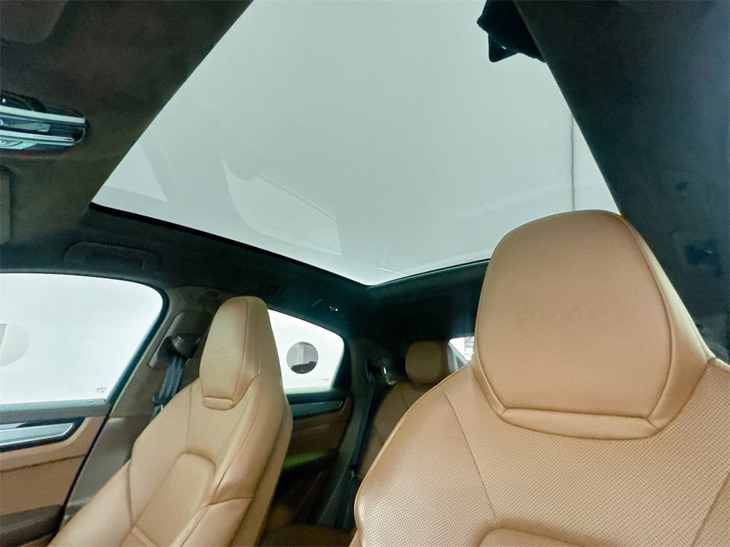 Used 2022 Porsche Cayenne Turbo image 20